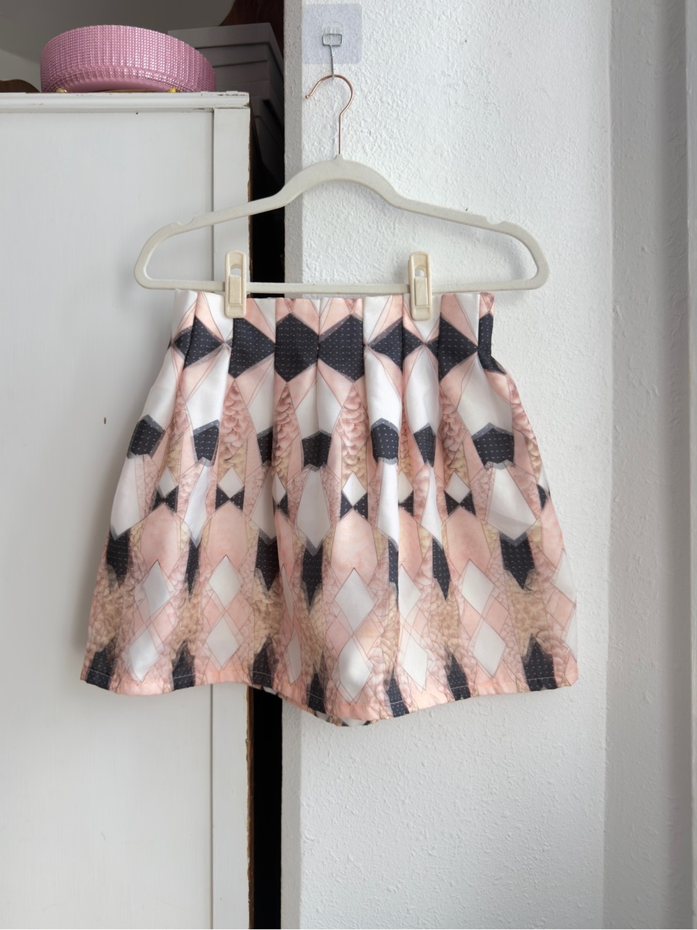 Grifflin Paris pink & dark abstract argyle diamond print multi layered skirt